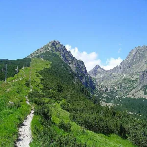 800px-Strbske_Solisko_and_Mlynicka_dolina.jpg
